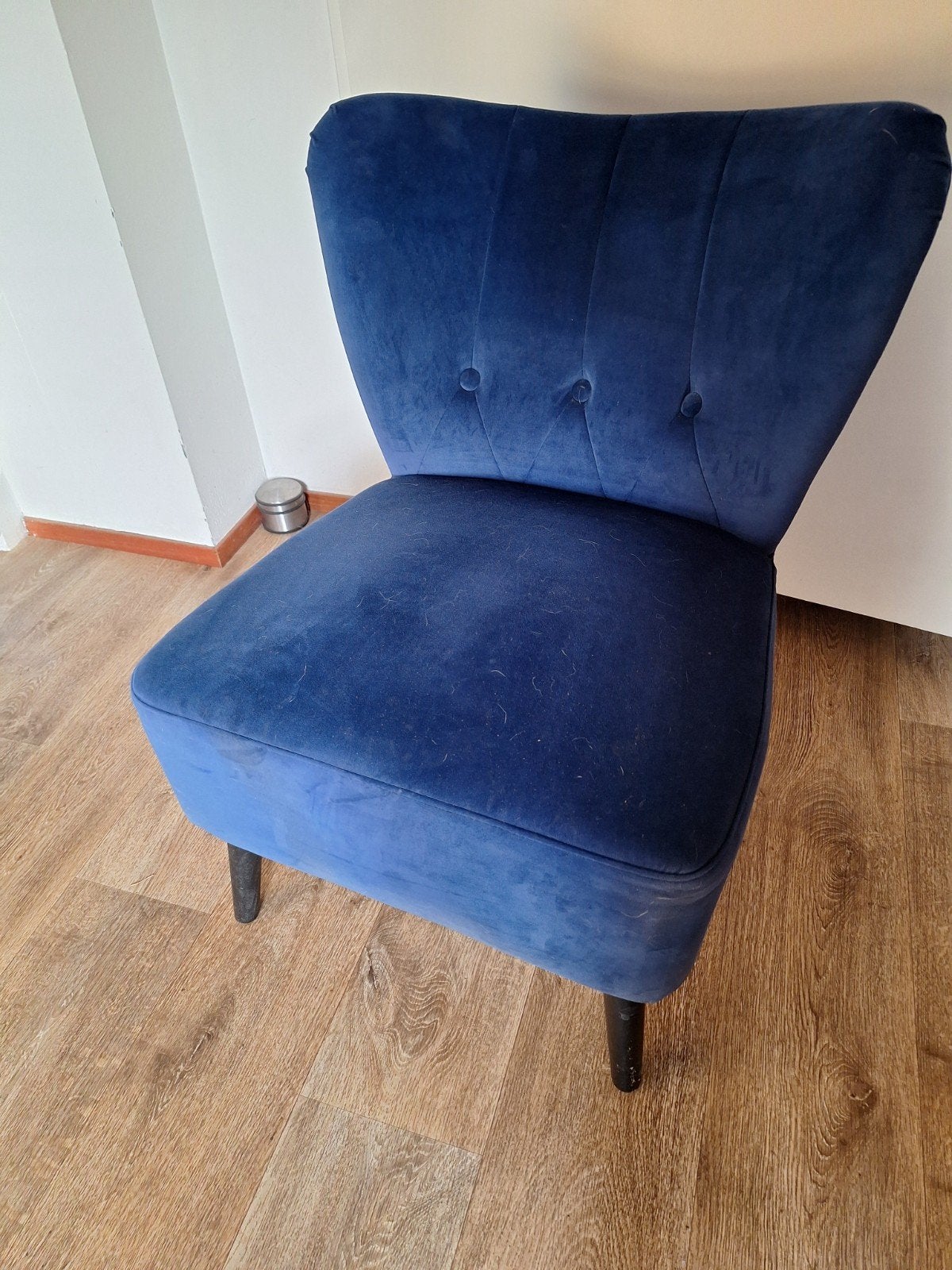 Blauwe fluwelen fauteuil met zwarte pootjes, Ophalen, Gebruikt, Blauw, Eén