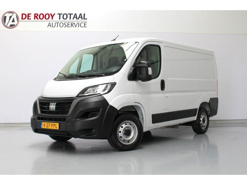 Fiat Ducato 30 2.2 MultiJet L1H1 141PK, RIJKLAAR | CAMERA |, Stof, Gebruikt, Euro 6, 4 cilinders