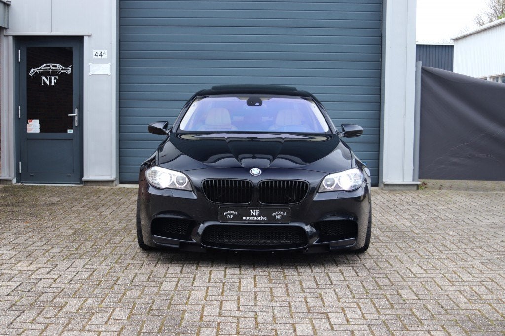 Bmw M5 M5 F10 - Individual - Akrapovic, Automaat, Achterwielaandrijving, 2000 kg, 4395 cc