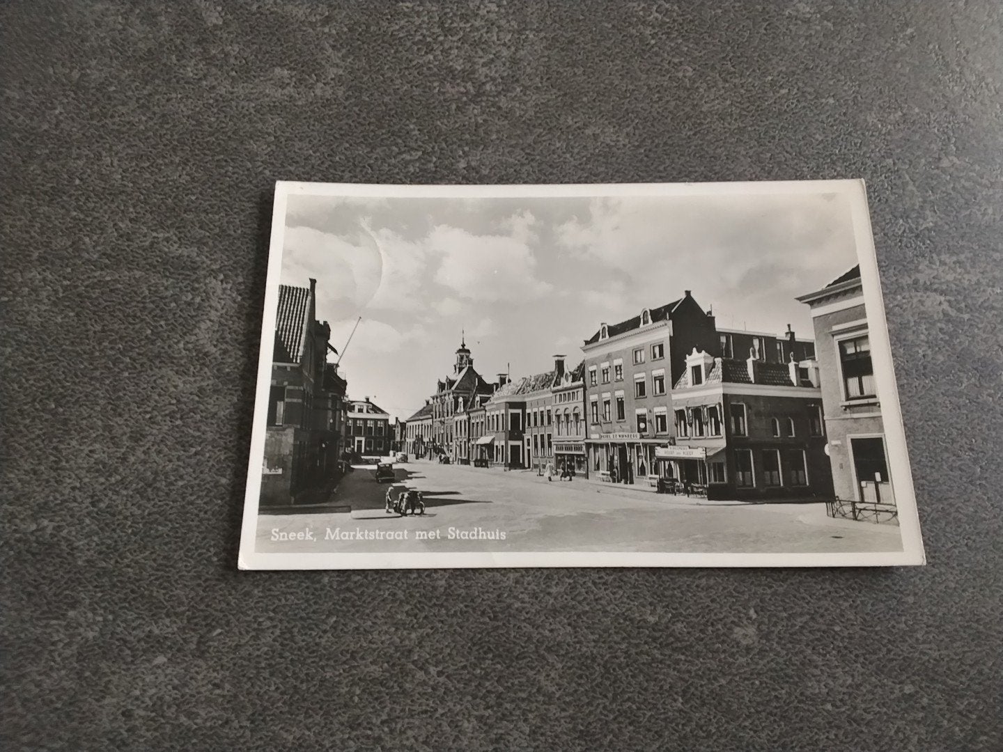 Sneek Marktstraat  met stadhuis ca 1935, Ophalen of Verzenden, 1920 tot 1940, Gelopen, Friesland