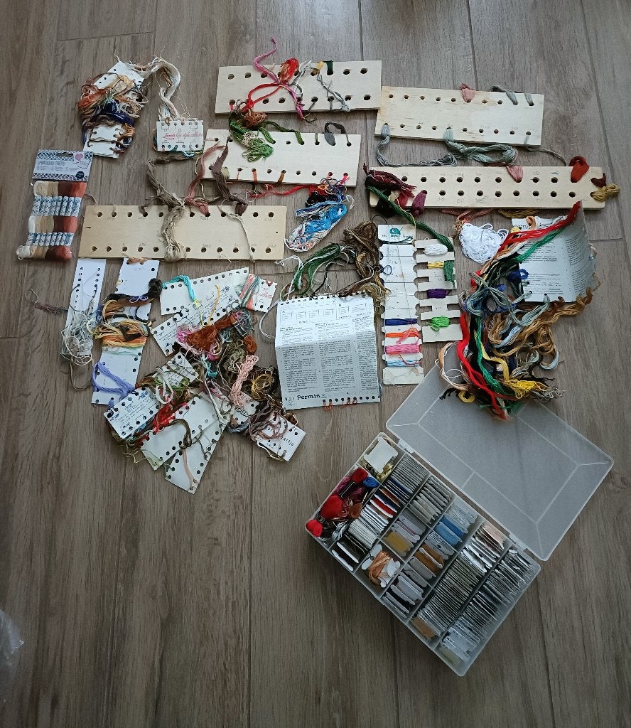 Heel veel DMC borduurgaren. Ook ander merk garen., Ophalen of Verzenden, Nieuw, Handborduren, Borduurgaren of Zijde