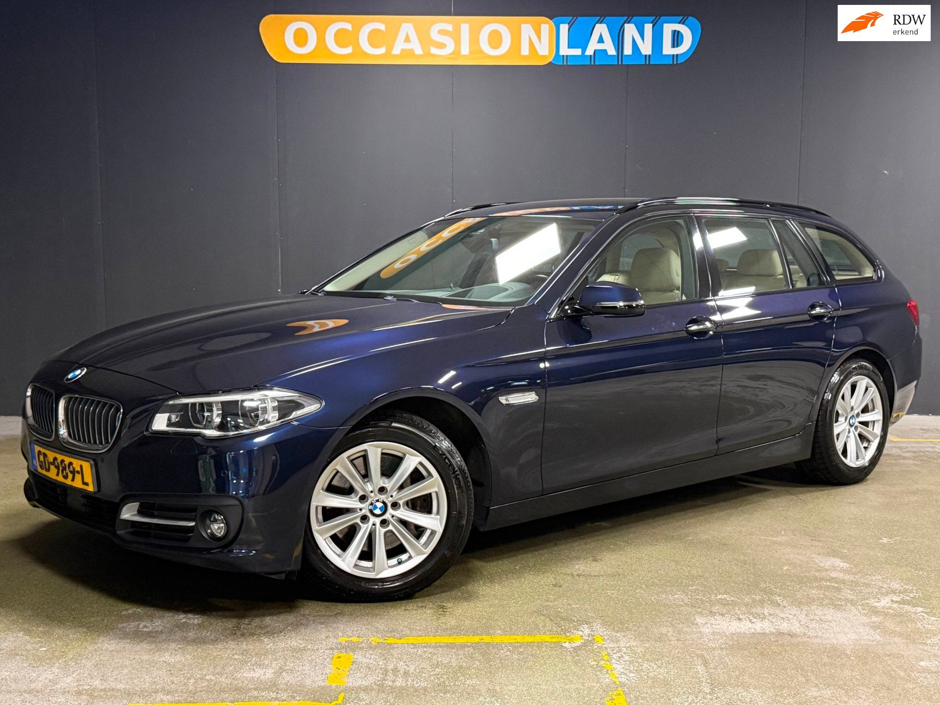 BMW 5-serie Touring 528i High Executive|SOFTCLOSE|KEYLESS|ME, Auto's, Automaat, Dealer onderhouden, Achterwielaandrijving, Gebruikt