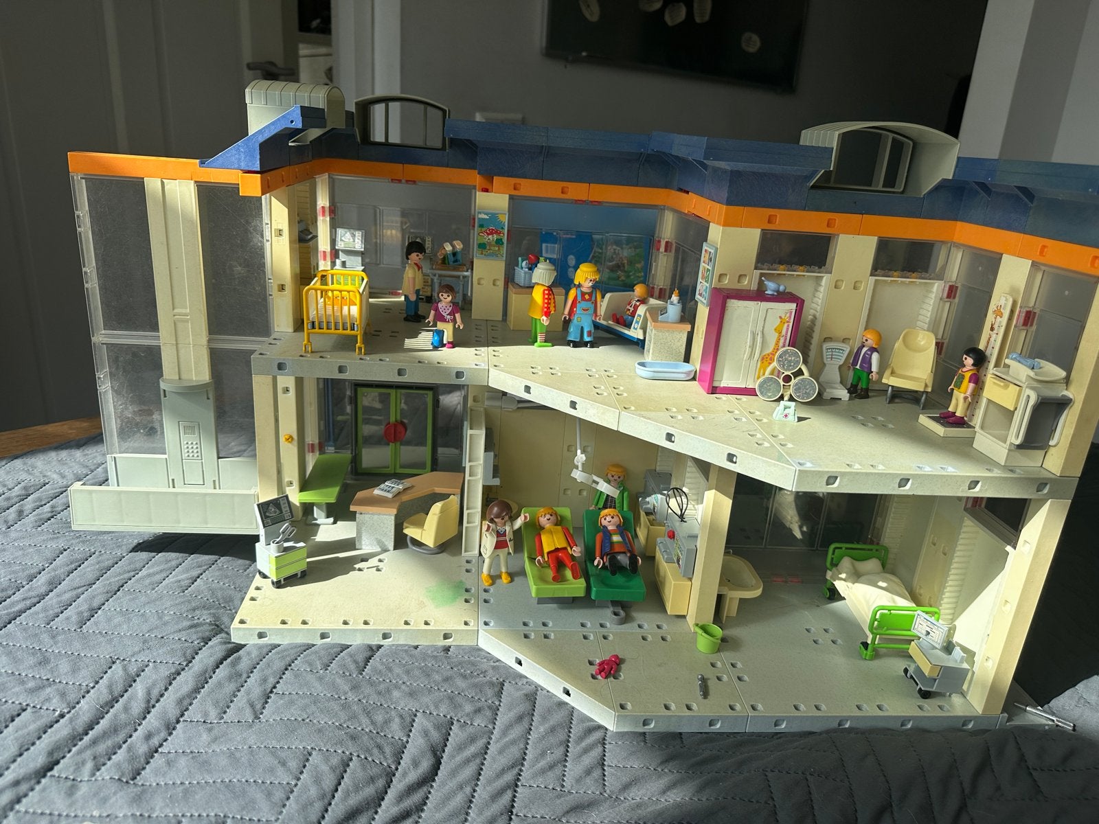 Playmobil Ziekenhuis - Verkleurd en niet geheel compleet, Ophalen of Verzenden, Gebruikt, Jongen of Meisje