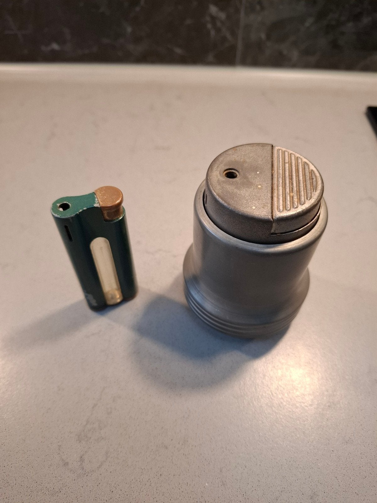 Vintage Maxim aansteker en Fein Zinn Kawee houder, Verzamelen, Ophalen of Verzenden, Gebruikt, Aansteker