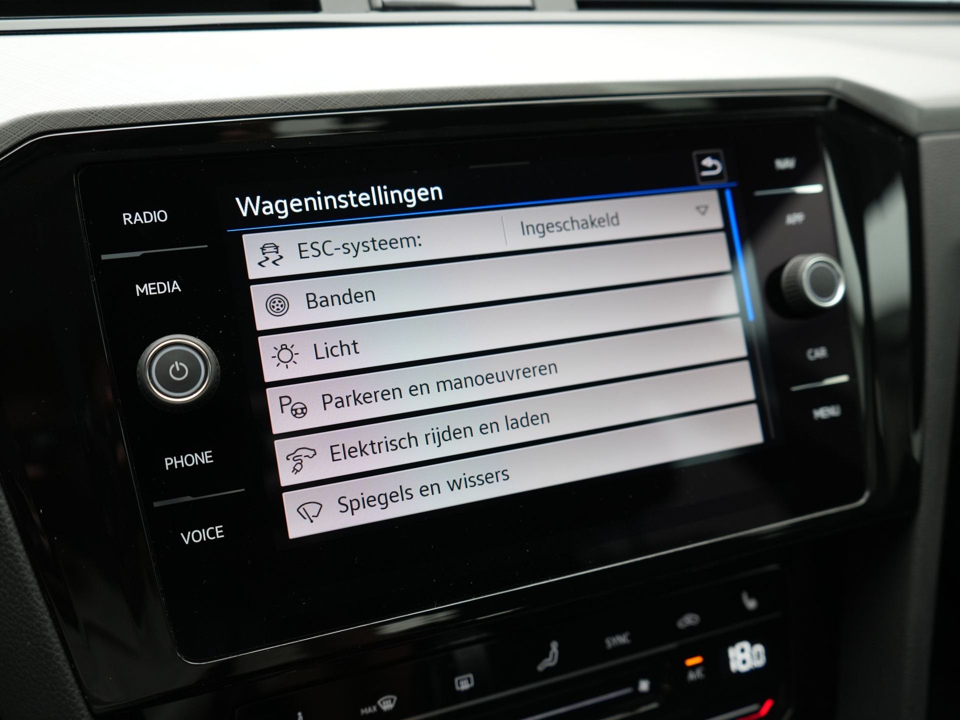 Foto 17 van Volkswagen Passat Variant 1.4 TSI GTE Business PHEV 218pk De