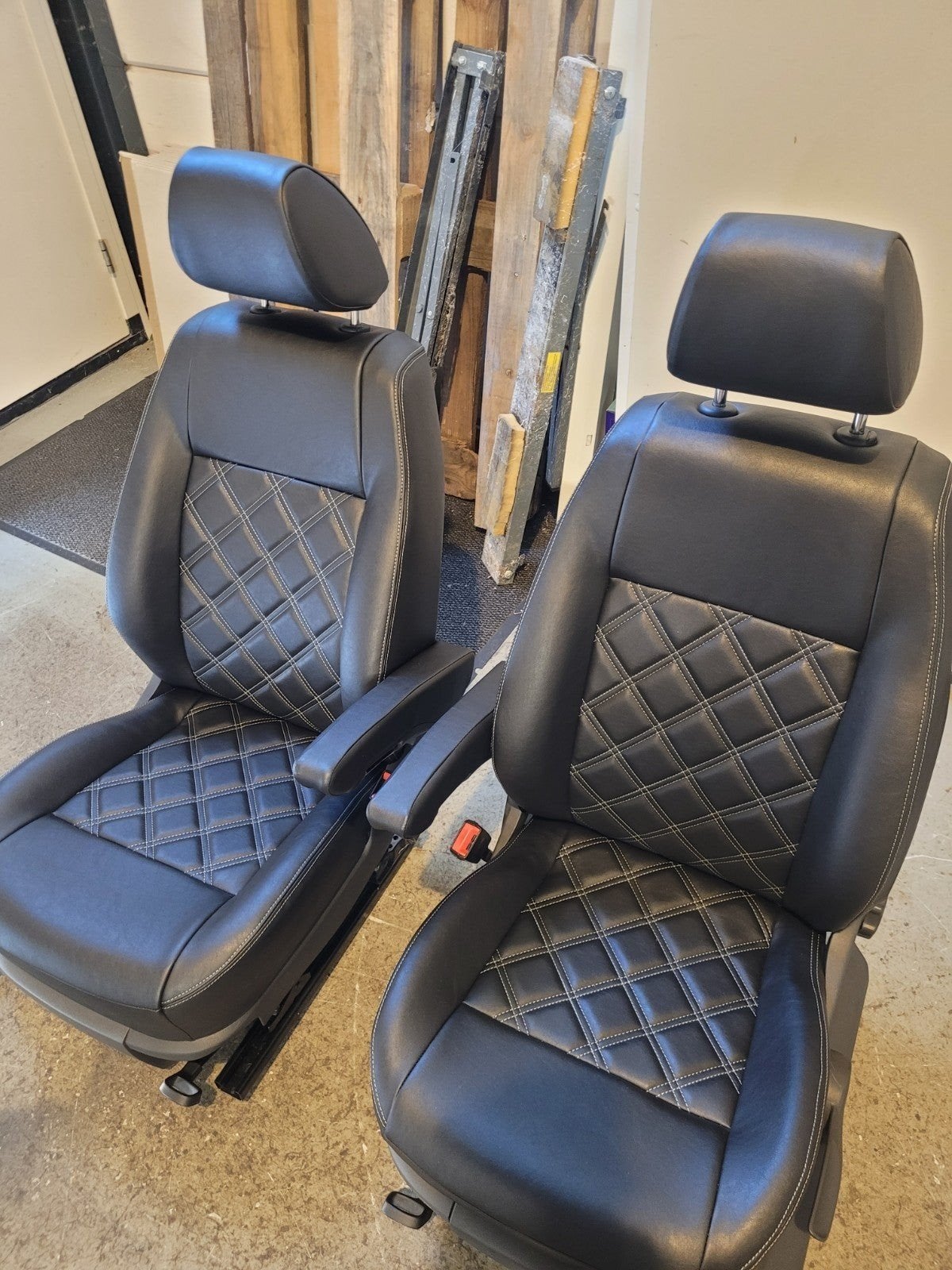 VW caddy stoelen 2016 grijze sticksel+ 2x armsteunen, Ophalen, Nieuw, Volkswagen