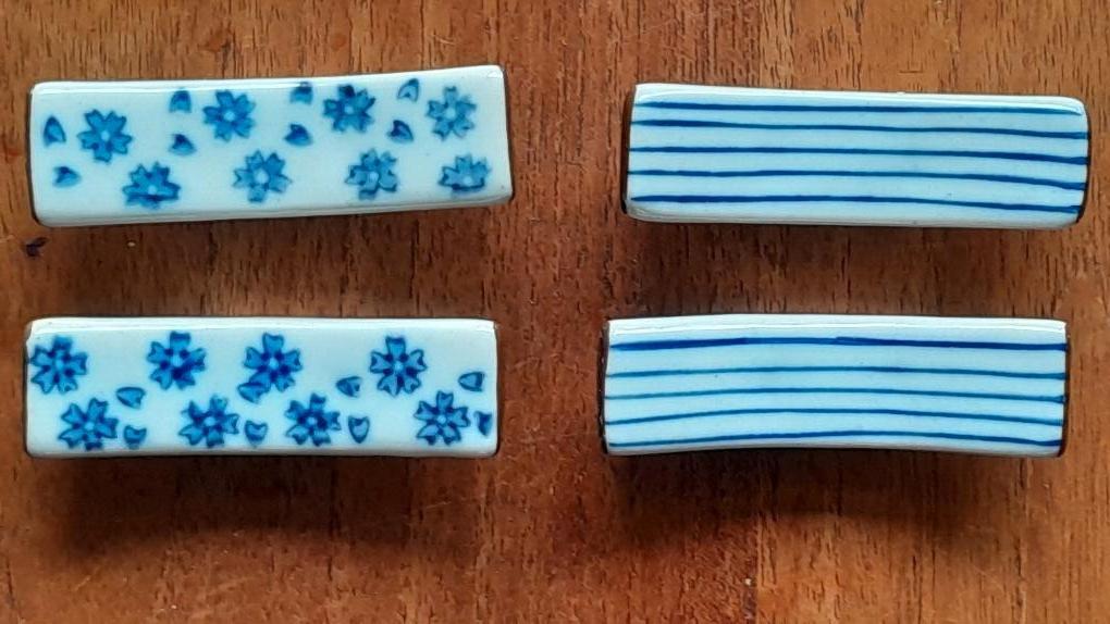 4 porseleinen houders voor eetstokjes / messenleggers, Gebruikt, Overige typen, Ophalen of Verzenden, Overige stijlen