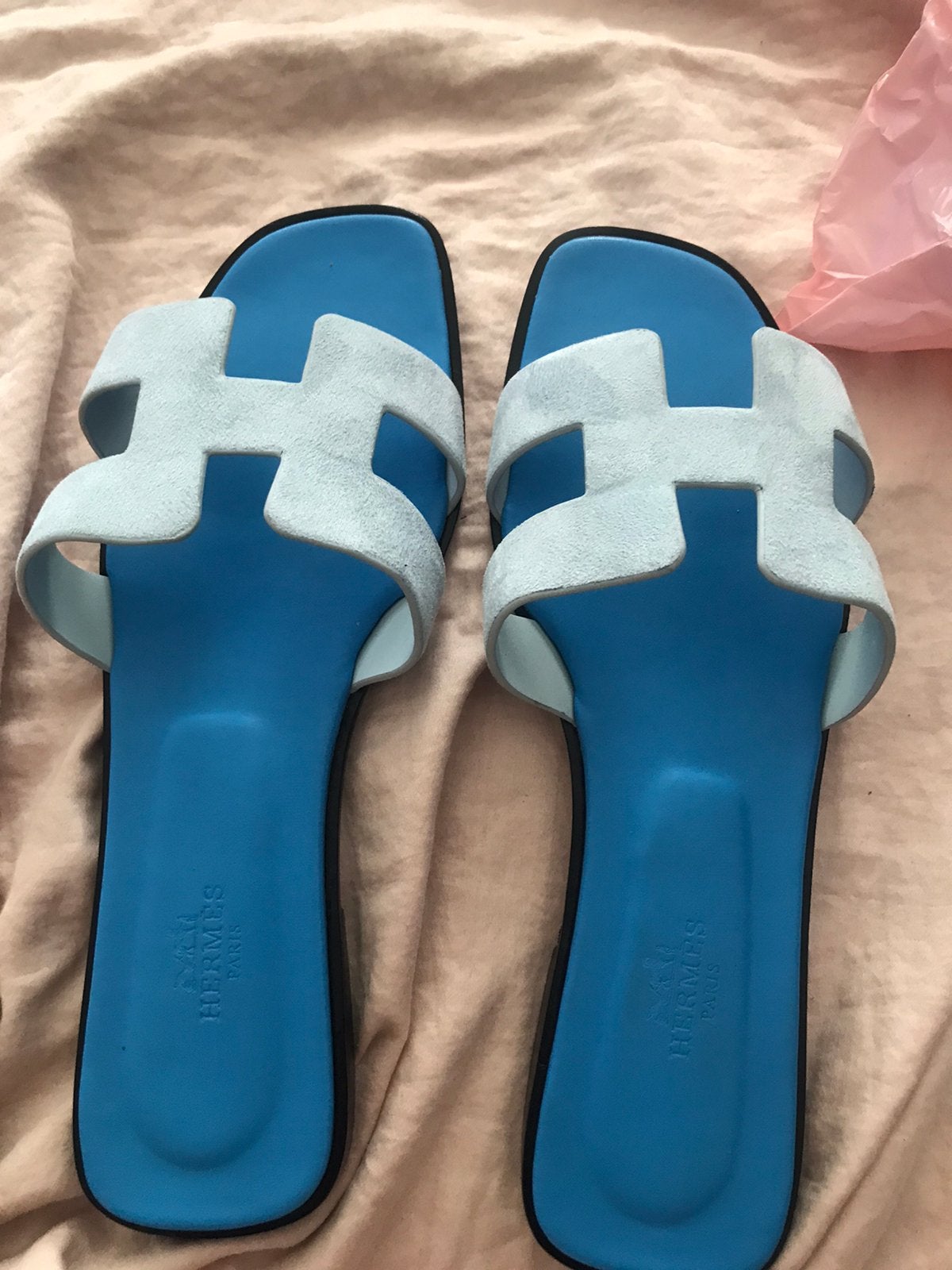Hermes slippers maat 40 valt als een 38, Kleding | Dames, Schoenen, Ophalen of Verzenden, Zo goed als nieuw, Zwart