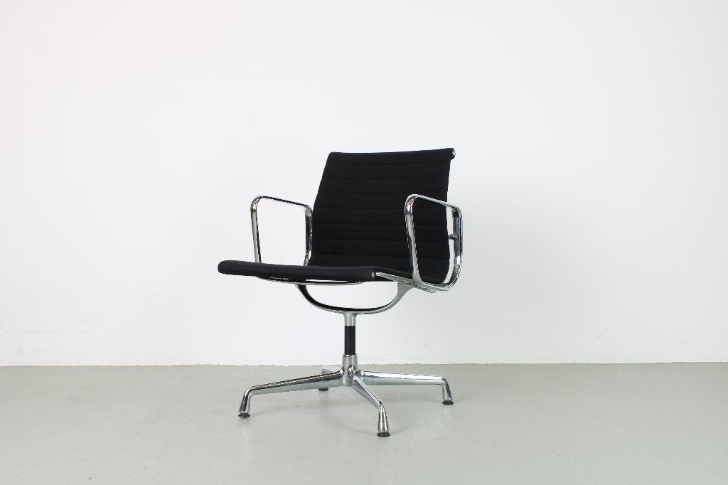 Vitra Eames EA 107, zwart hopsak, Chroom, Huis en Inrichting, Stoelen, Ophalen, Gebruikt, Zwart, Eén