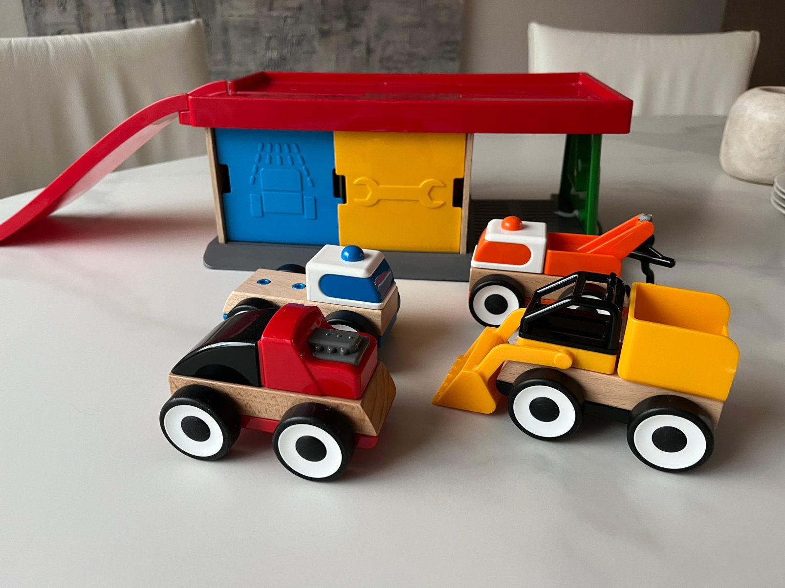 Speelgarage met 4 autos, Ophalen of Verzenden, Gebruikt