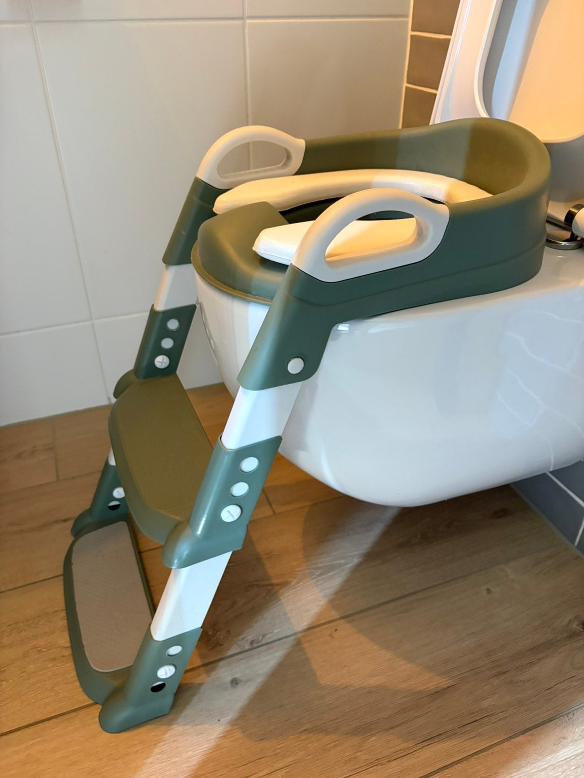 Kids4u wc verkleiner met trapje groen wit, Ophalen, Zo goed als nieuw