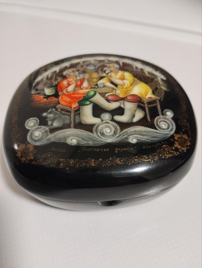 Palekh Hand painted Russian gold Lacquer Box, Ophalen of Verzenden