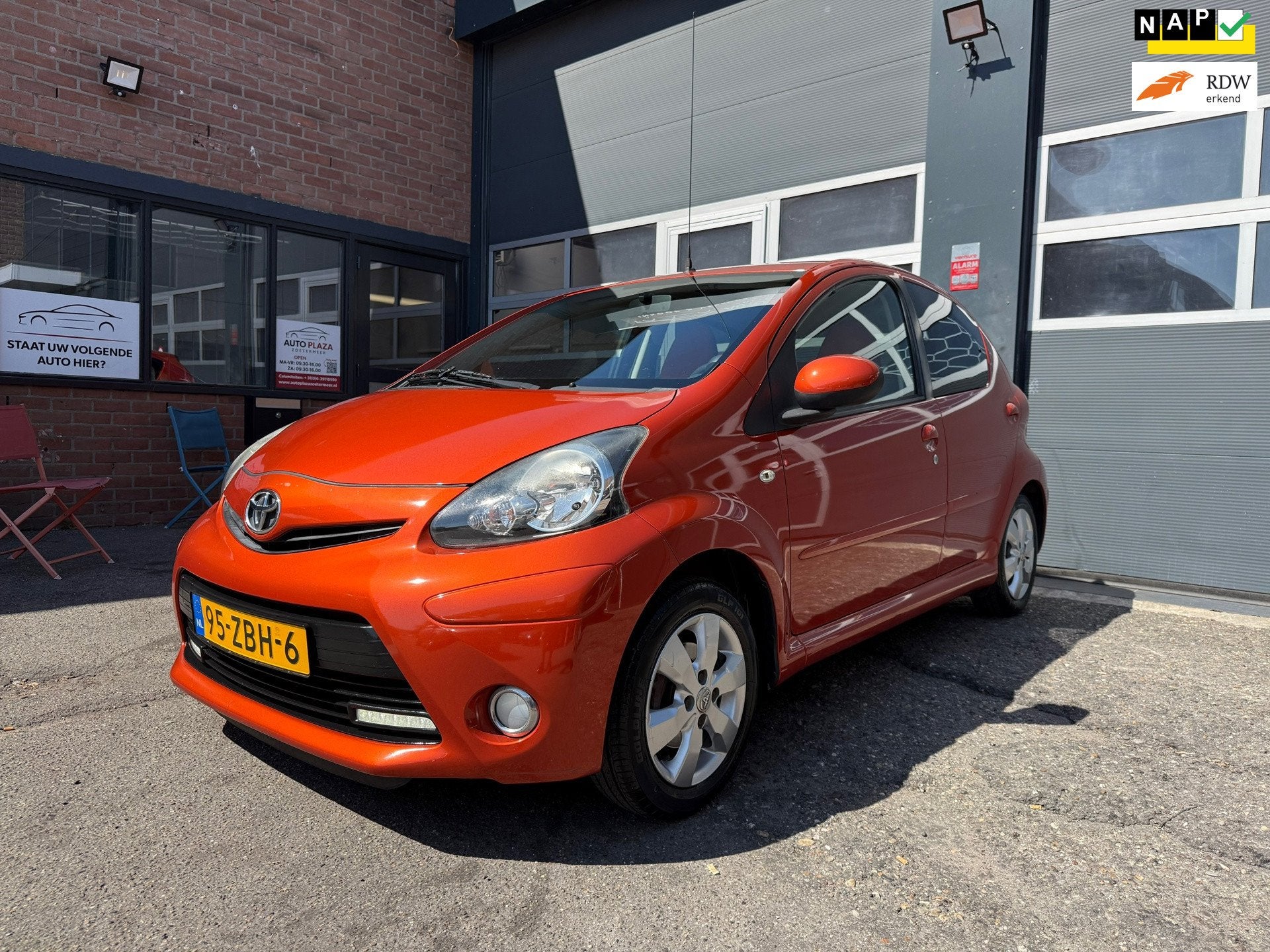 Toyota Aygo 1.0 VVT-i Dynamic Orange, Voorwielaandrijving, Euro 5, Gebruikt, Overige kleuren