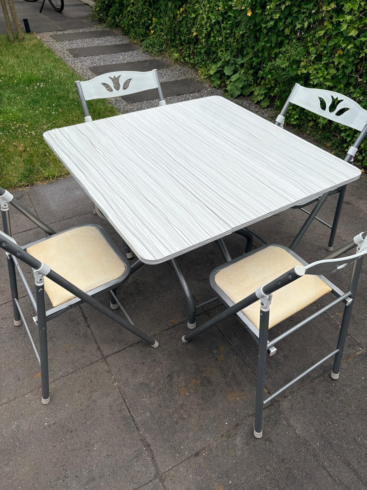 Tafel en 4 stoelen, Ophalen, Zo goed als nieuw, Rechthoekig, 50 tot 100 cm