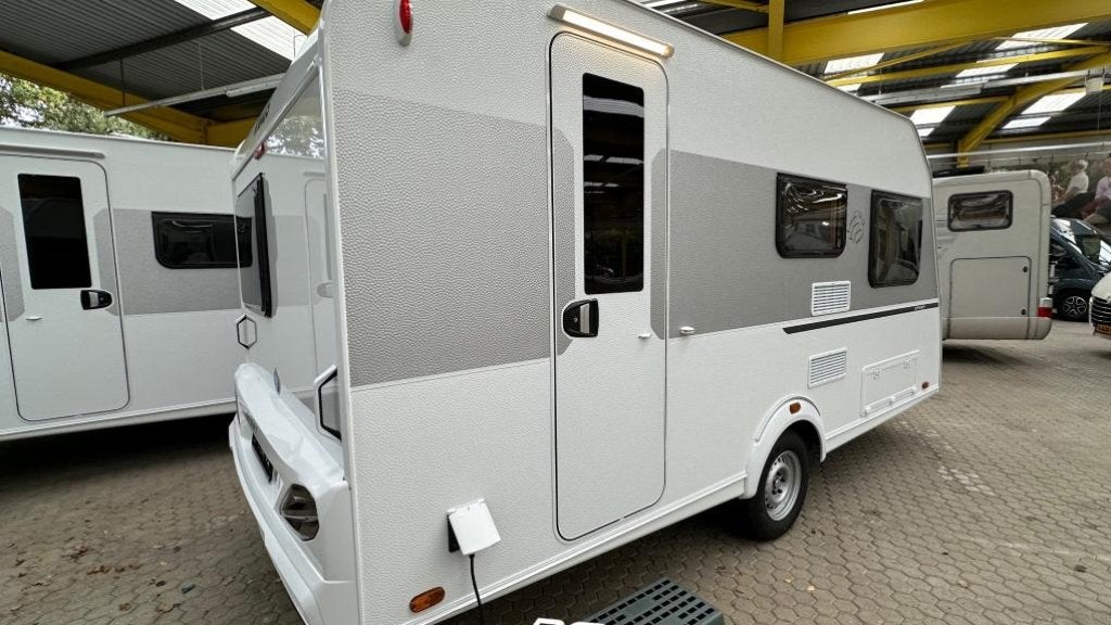 Knaus Sport 420 QD Dwars Bed 210 CM LANG!, Caravans en Kamperen, Serviceluik, Bedrijf, Treinzit, 750 - 1000 kg