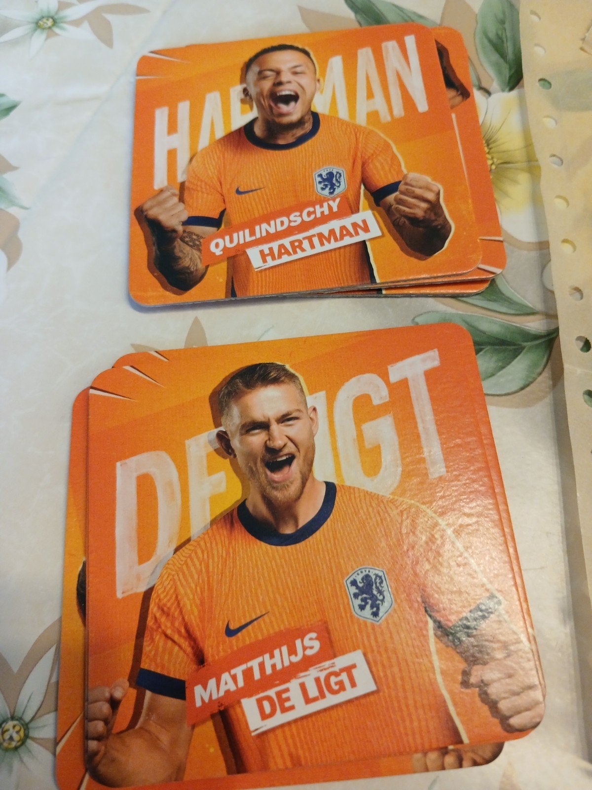 4x Matthijs de Ligt en 4x Quilindschy Hartman onderzetters, Verzamelen, Ophalen of Verzenden, Nieuw, Overige sporten, Overige typen