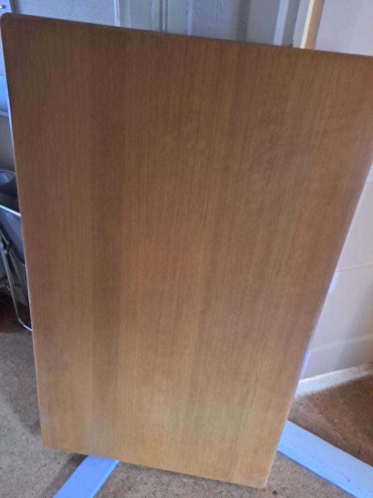Te koop  eettafel  bieden bij de advertentie graag, Ophalen, Zo goed als nieuw, Hout, 100 tot 115 cm