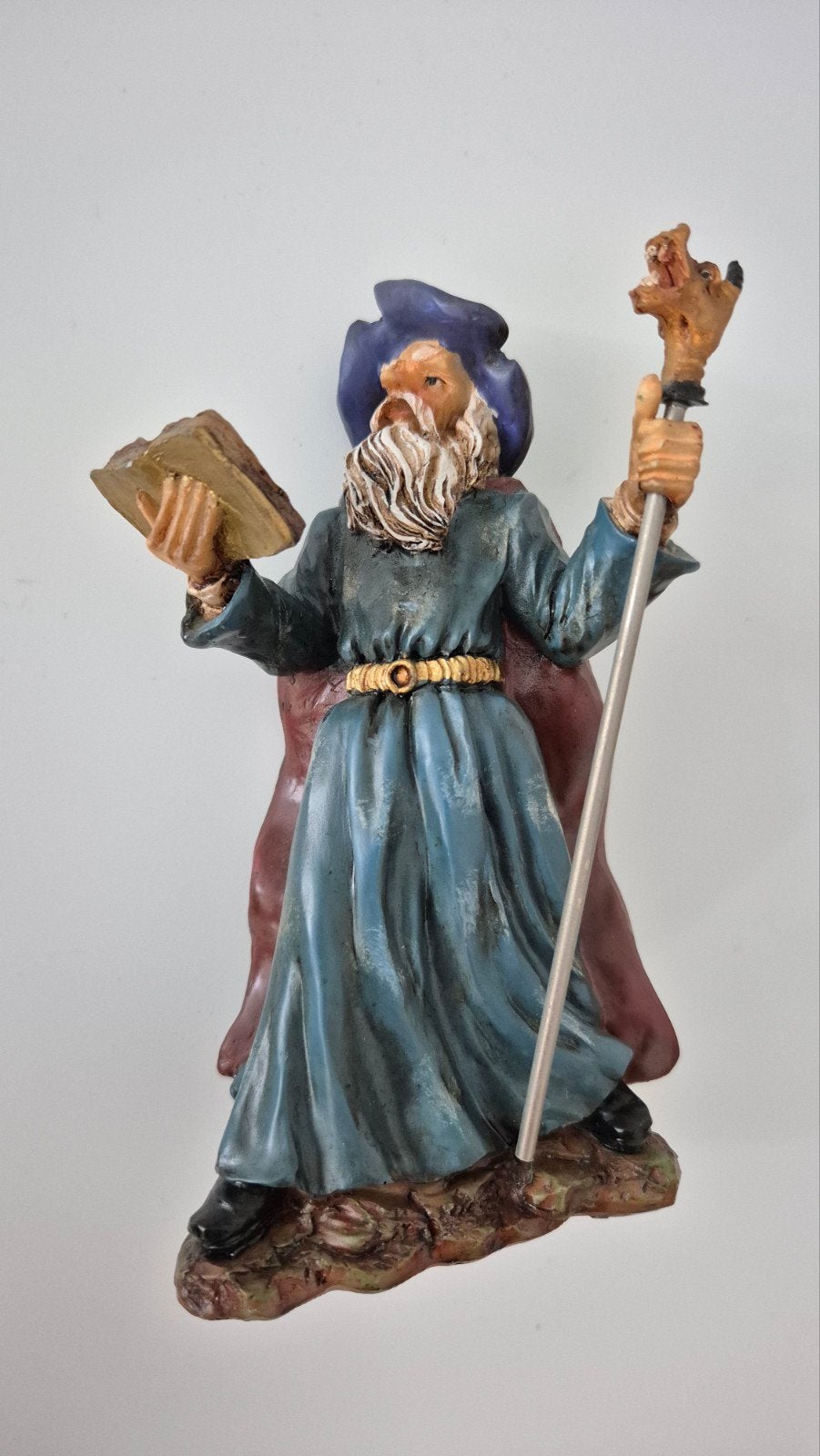 Polystone Beeldje Tovenaar met Boek en Staf - Fantasy Deco., Ophalen of Verzenden, Gebruikt, Fantasy