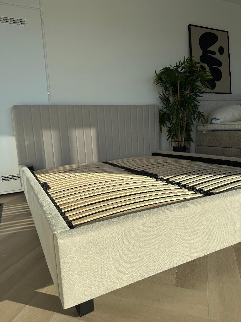 Luxe gestoffeerde Ledikant Cape 180 x 200, Beige, Ophalen of Verzenden, 180 cm, 200 cm