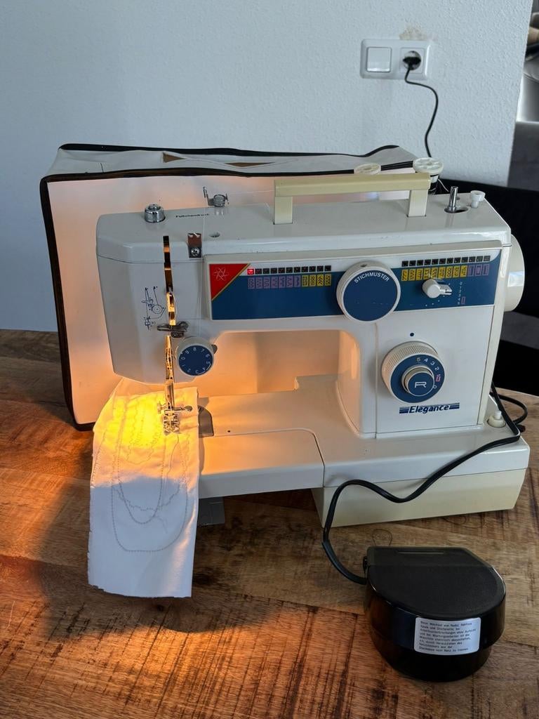 Goedwerkende Naaimachine - Elegance Stichmuster, Ophalen
