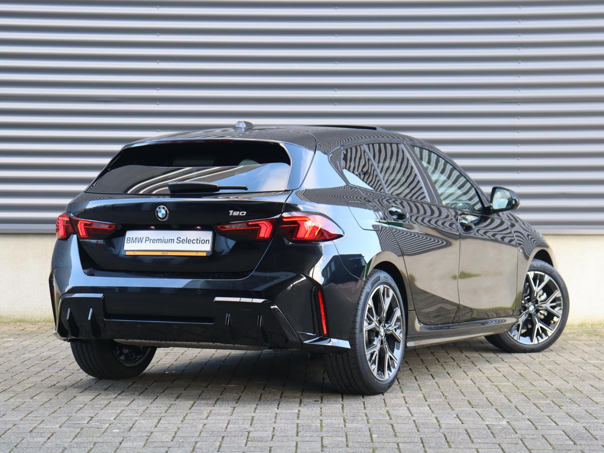BMW 1 Serie 5-deurs 120 | M Sportpakket | Panodak | Harman K, Met garantie (alle), Zwart, Origineel Nederlands, Bedrijf