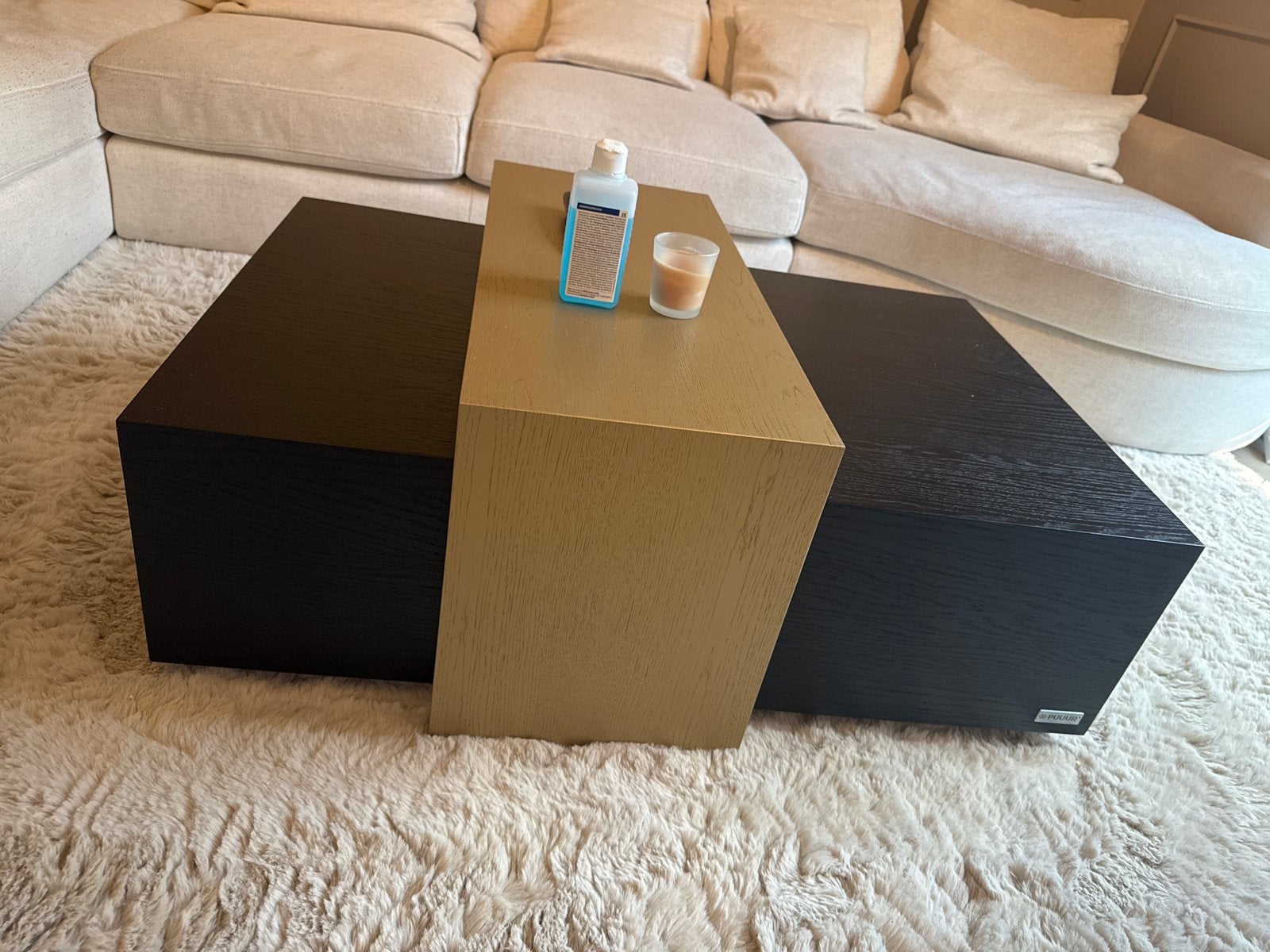 Moderne PUUUR salontafel - Zwart en goud, Ophalen, 100 tot 150 cm, Zo goed als nieuw, Overige vormen