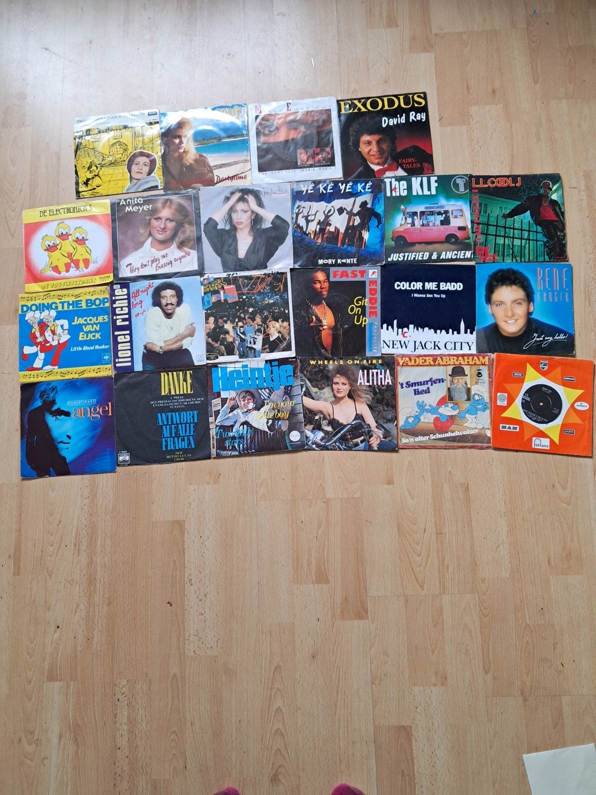 Grote collectie vinyl singles (20+ stuks) diverse genres, Gebruikt, 7 inch, Ophalen of Verzenden, Pop