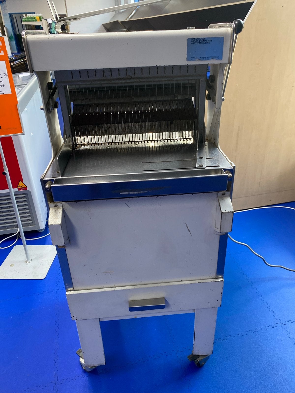 Professionele broodsnijmachine - G. Spronk en Zn. B.V., Ophalen, Gebruikt, Bakkerij en Slagerij