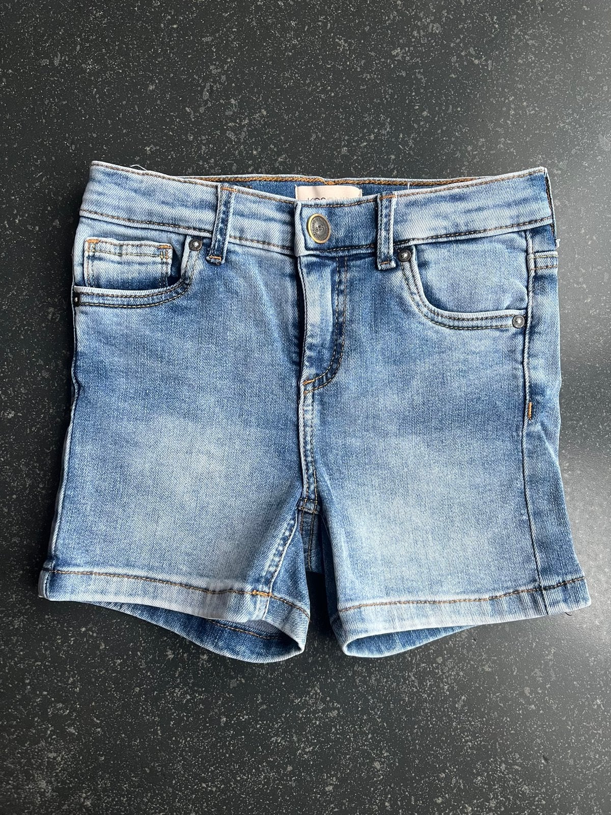 NIEUW Meisjes korte spijkerbroek / short Kids Only mt 134, Ophalen of Verzenden, Nieuw, Meisje, Broek