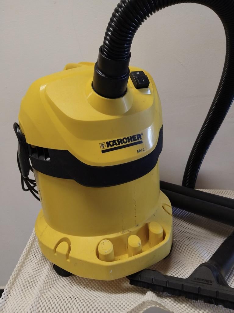 Kärcher MV 2 Nat- en Droogzuiger - 1000W, Witgoed en Apparatuur, Stofzuigers, Ophalen, Inclusief accessoires, Gebruikt, Kärcher
