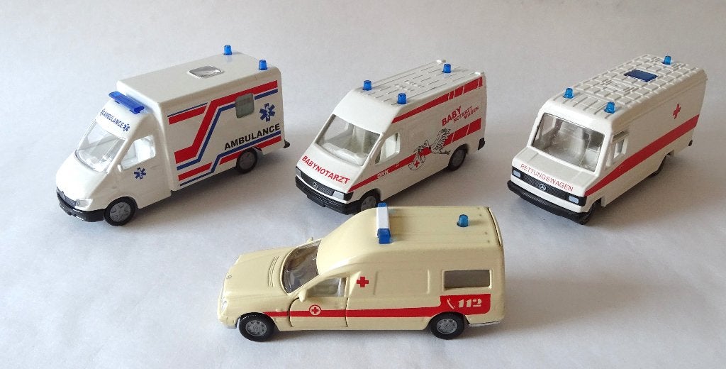 Siku 4 x ziekenauto. zie de foto's, Ophalen of Verzenden, Gebruikt, Bus of Vrachtwagen, SIKU
