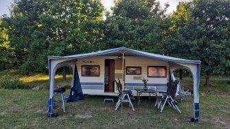 Ruime en complete caravan met voortent, Bedrijf