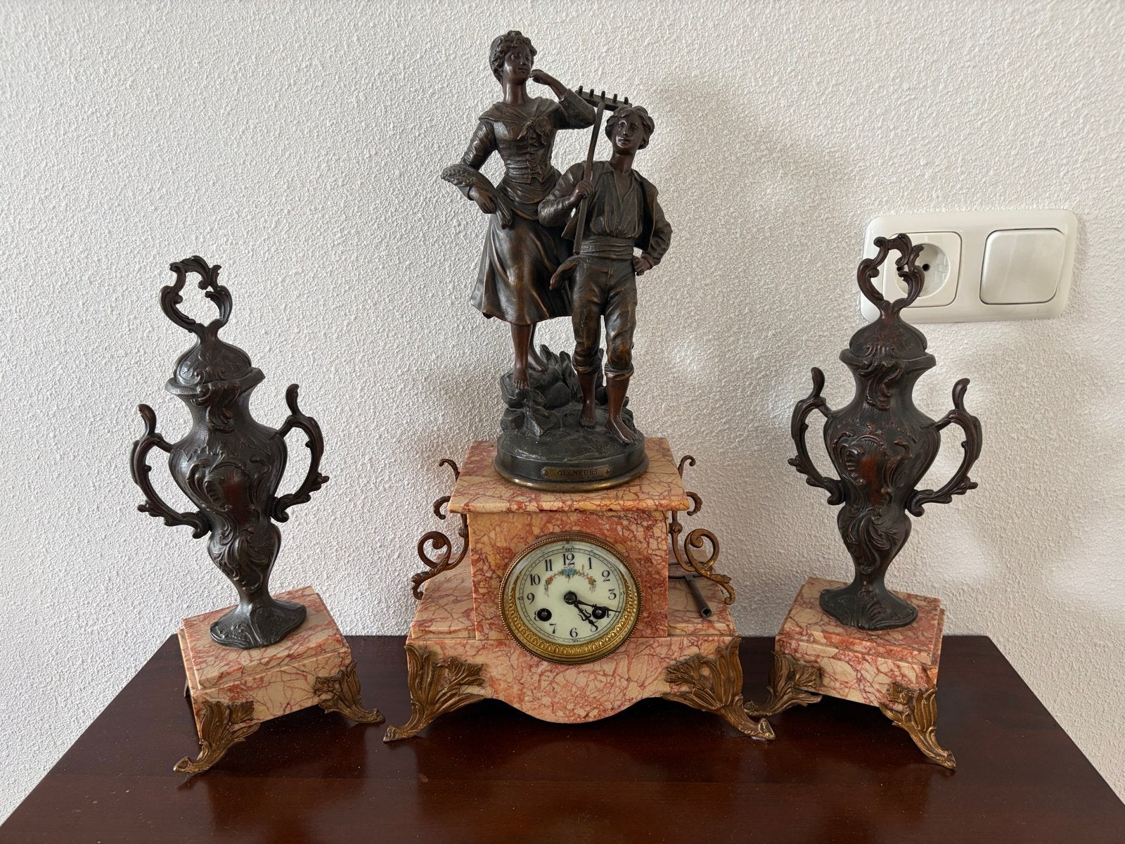 Antieke Bronzen Klok met Beelden en Marmeren Sokkel, Ophalen