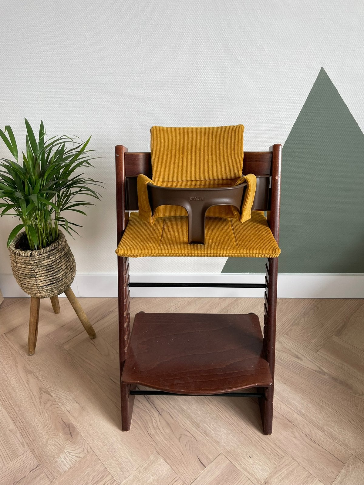 Nieuw! Ribstof okergeel Stokke Tripp Trapp stoel kussenset, Ophalen of Verzenden, Nieuw, Meegroeistoel, Gordel(s)