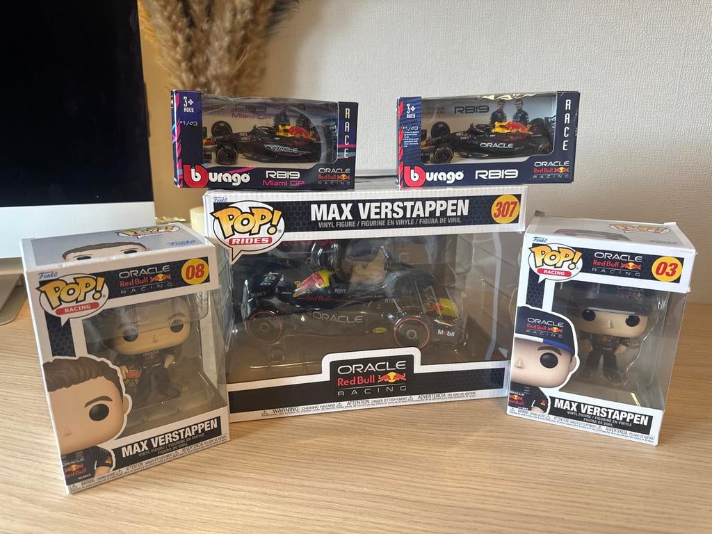Max Verstappen Verzameling: Funko Pops & Bburago RB19, Ophalen, Zo goed als nieuw