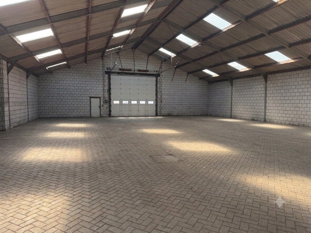 Bedrijfshal loods (opslag) te huur op afgesloten terrein, 540 m², Huur, Bedrijfsruimte