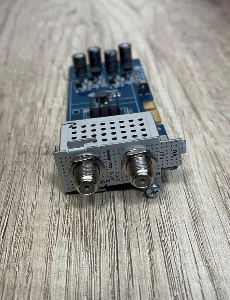 VuPlus - VU Dvb-S2/SX FBC Twin Tuner, Ophalen of Verzenden, Nieuw, (Schotel)antenne-accessoires, Overige merken