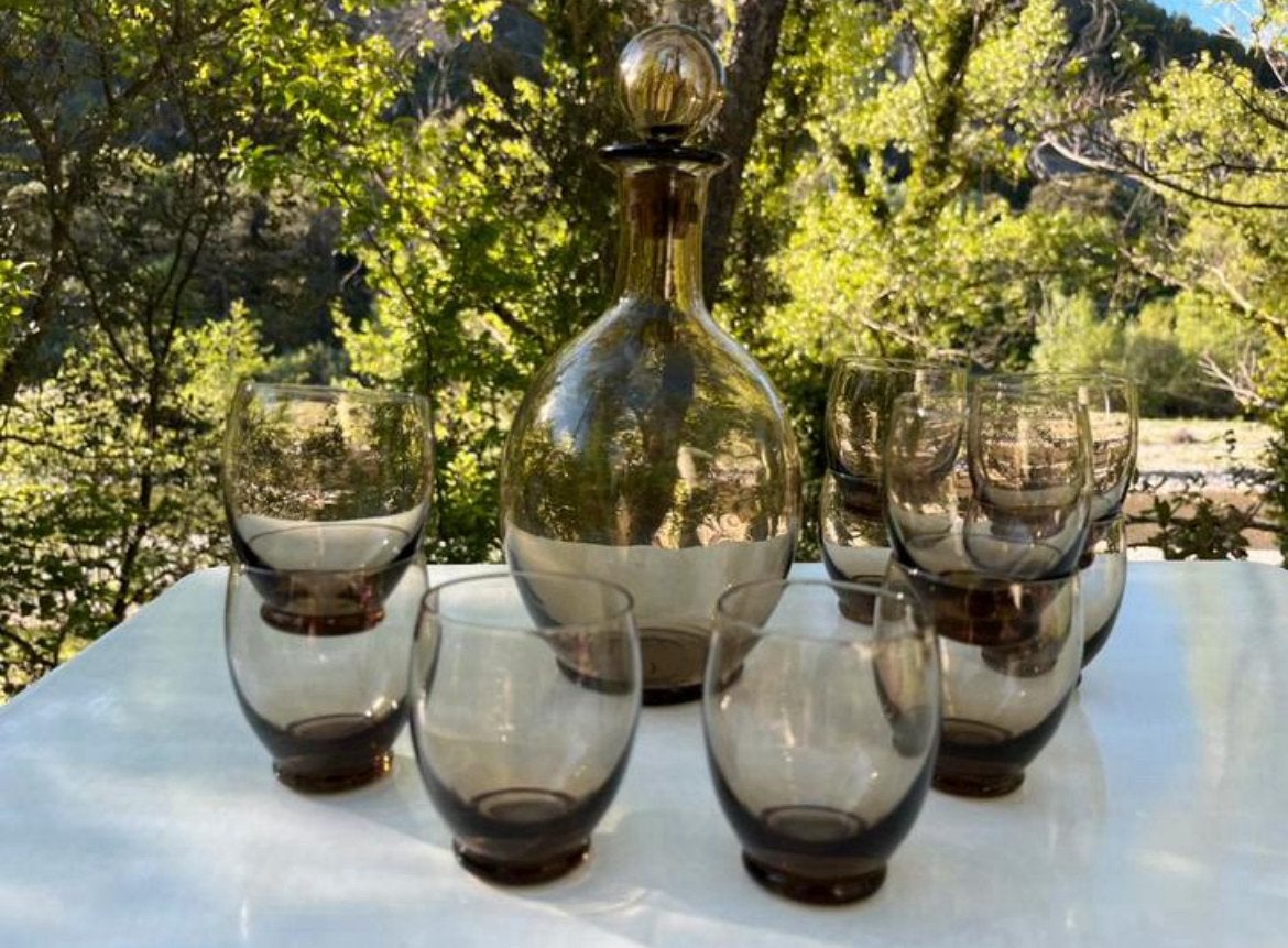 Vintage omkaraf met 10 glaasjes van rookglas, Antiek en Kunst, Ophalen of Verzenden
