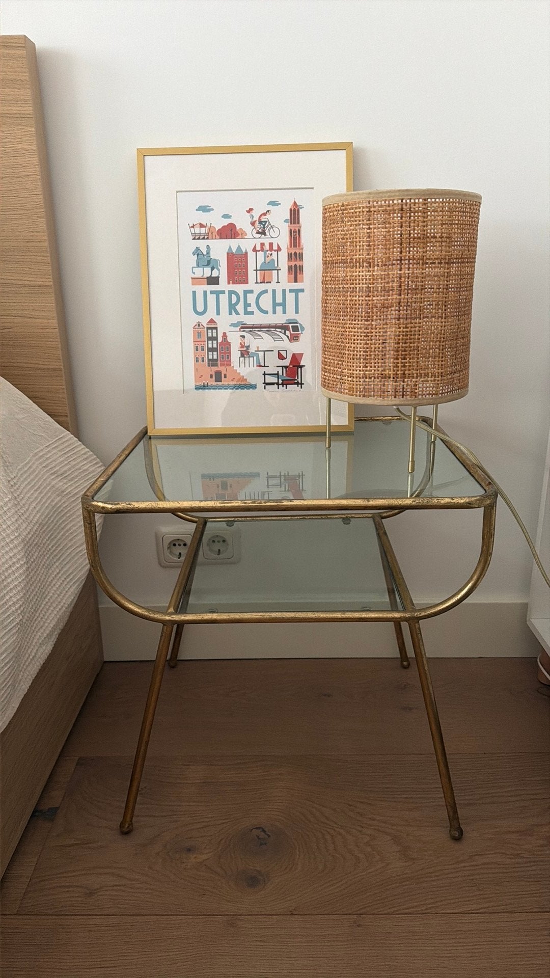 Super leuk glazen bijzet / nachtkastje WOOOD, Minder dan 55 cm, Rond, Zo goed als nieuw, Ophalen