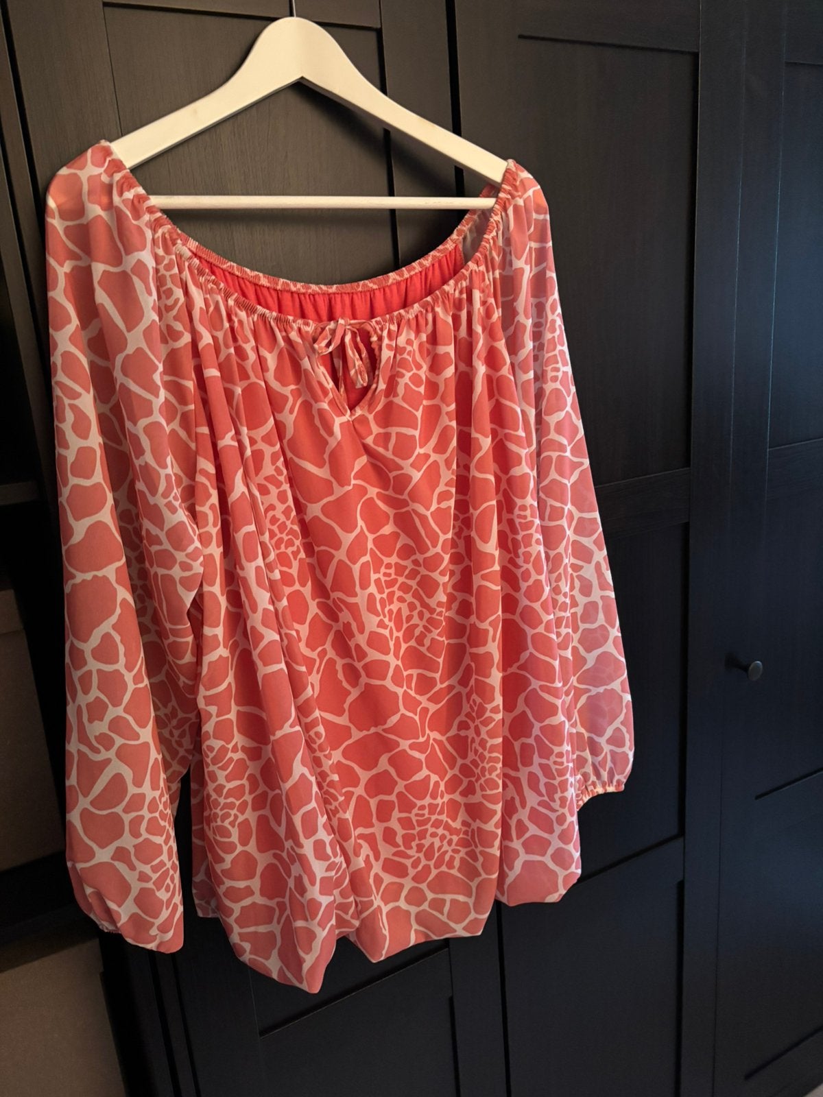 Ballon blouse in het mooie koraal, Ophalen of Verzenden, Zo goed als nieuw, Maat 42/44 (L), Korte mouw