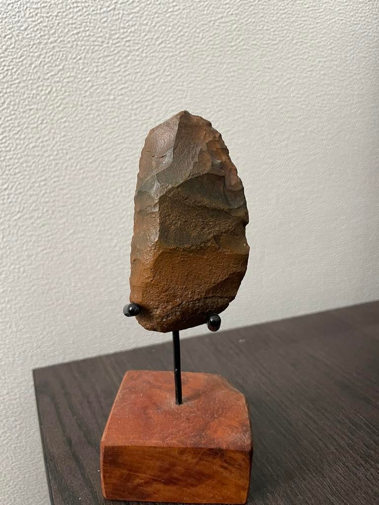 Neanderthaler bifaciaal  (vuursteen vuistbijl), Verzamelen, Mineralen en Fossielen, Ophalen of Verzenden