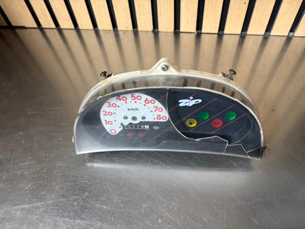 piaggio zip type fastrider kilometer teller, Ophalen