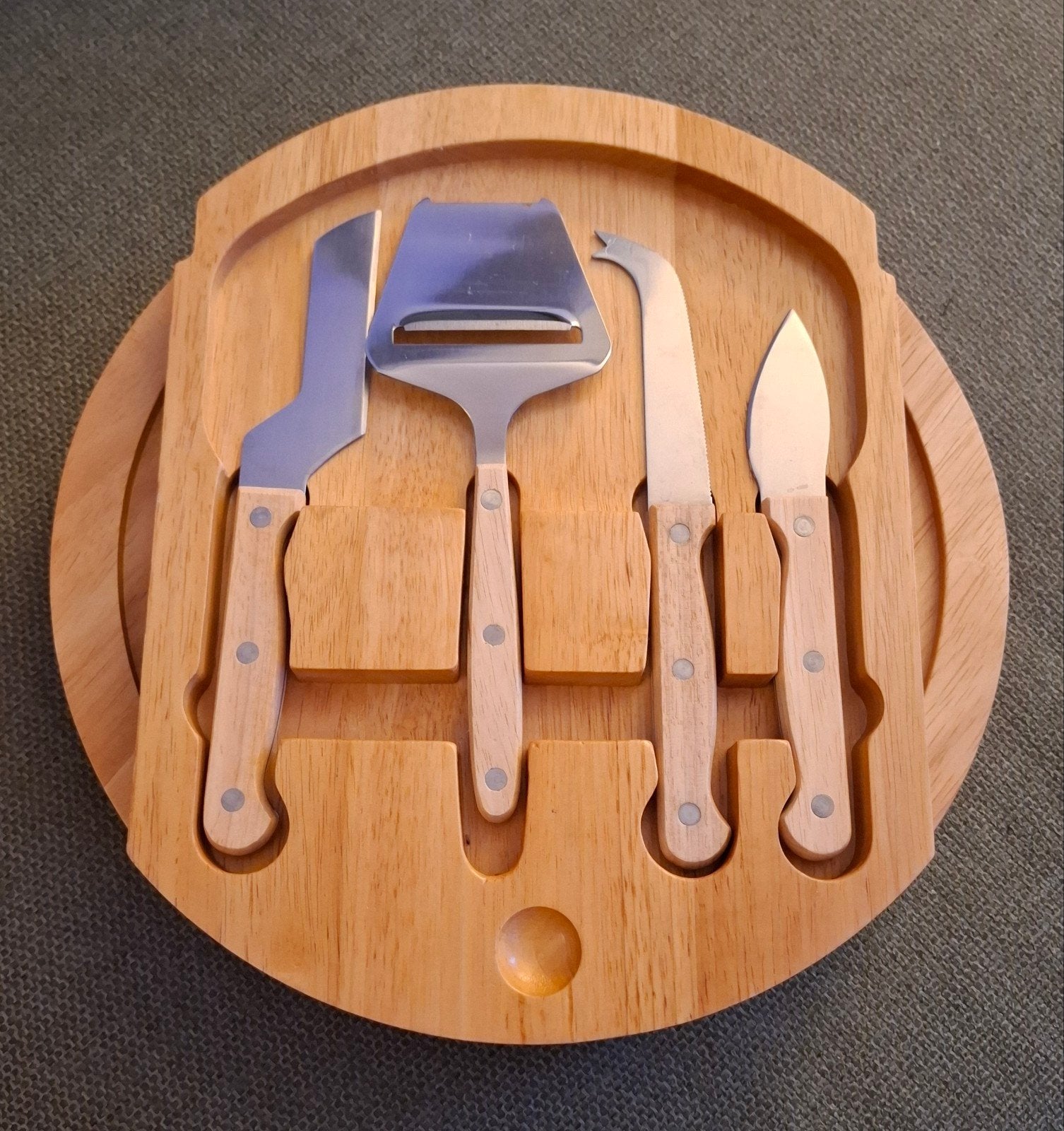 Kaasplank met 4-delige kaasset, Hout, Snij-/serveerplank, Ophalen of Verzenden, Zo goed als nieuw