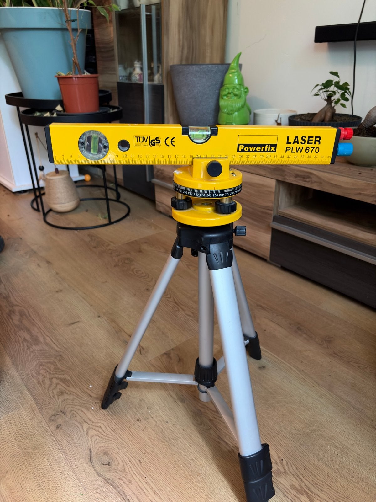 Laser waterpas Powerfix PLW 670 met statief en koffer, Ophalen of Verzenden, Zo goed als nieuw, Overige meters