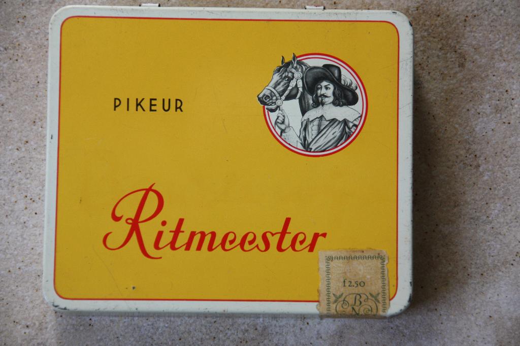 Ritmeester Pikeur blikje 1960, Verzamelen, Ophalen of Verzenden, Gebruikt, Overige, Overige merken