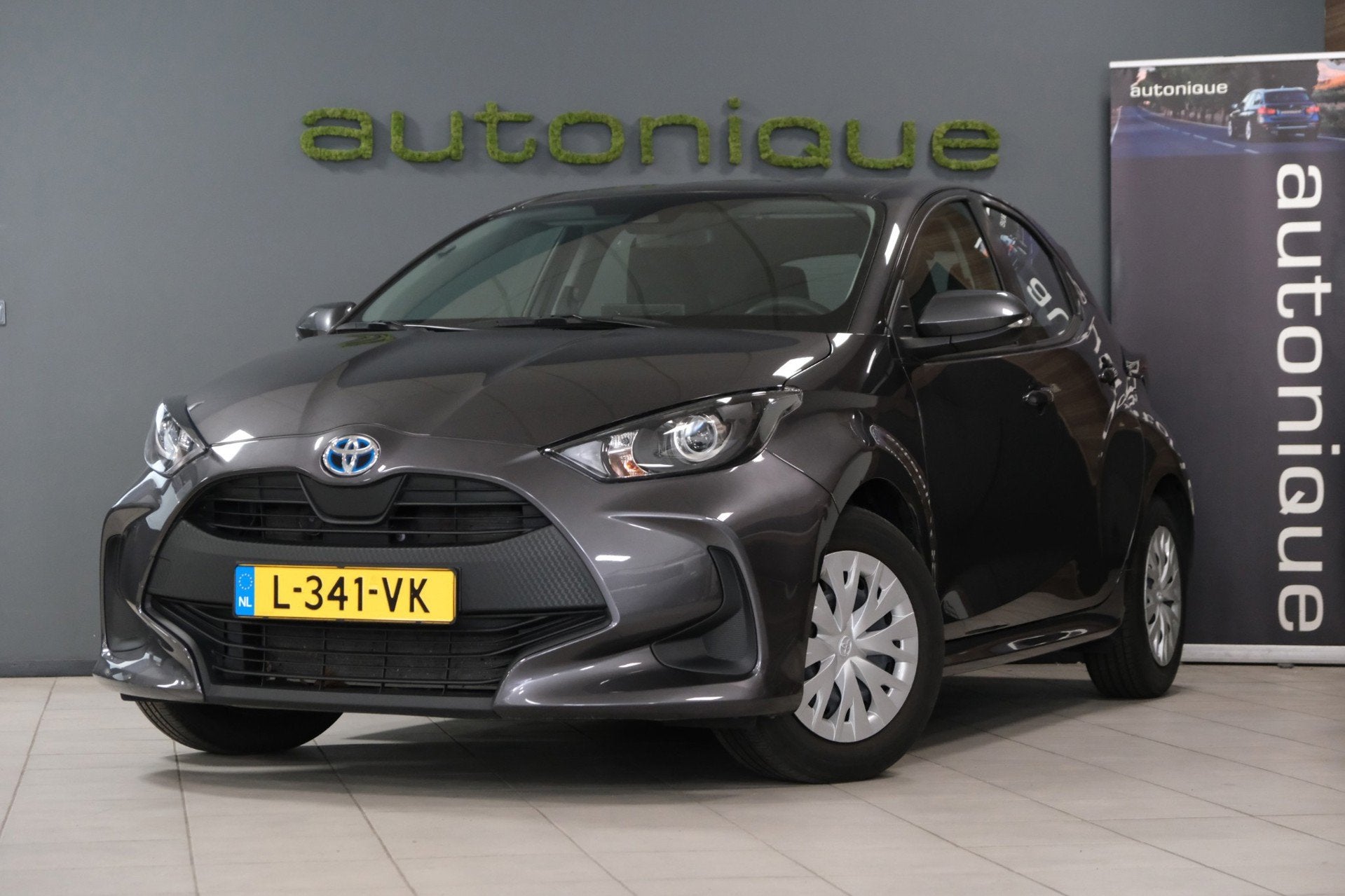 Toyota Yaris 1.5 Hybrid automaat orgNL NAP 9inchmedia, Auto's, Dealer onderhouden, Gebruikt, 49 €/maand, Bedrijf