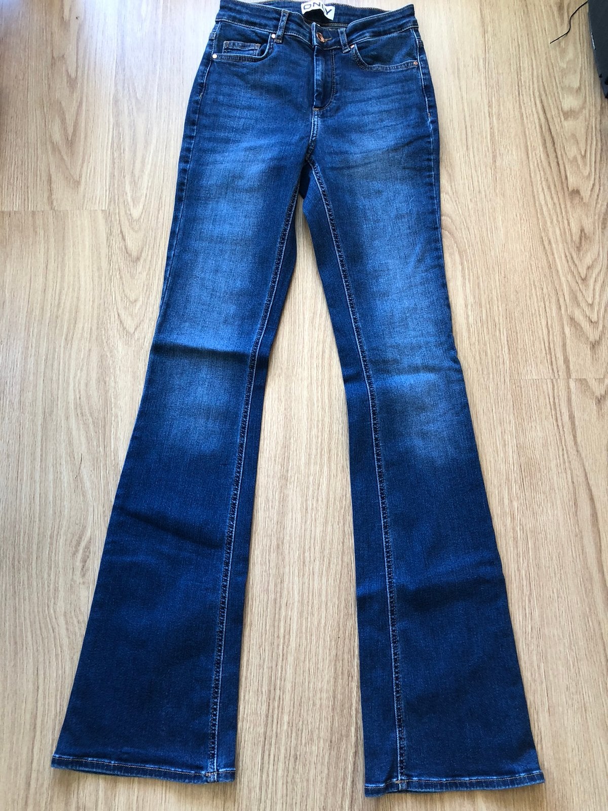 Only, mid waist flared, maat 34, Ophalen, Zo goed als nieuw, Blauw, W27 (confectie 34) of kleiner