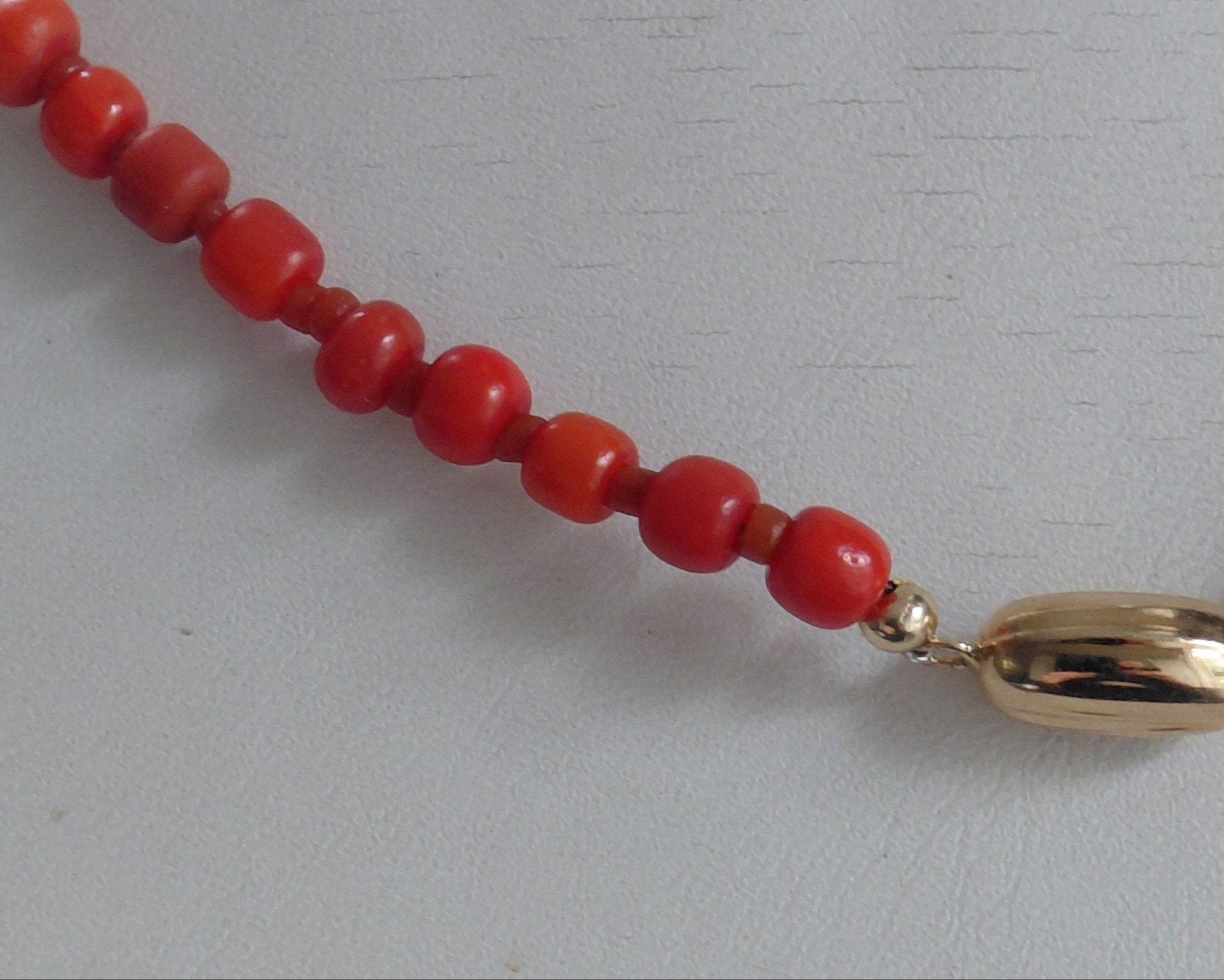 bloedkoraal ketting met gouden slot, Sieraden, Tassen en Uiterlijk, Verzenden, Goud, Ketting, Met edelsteen