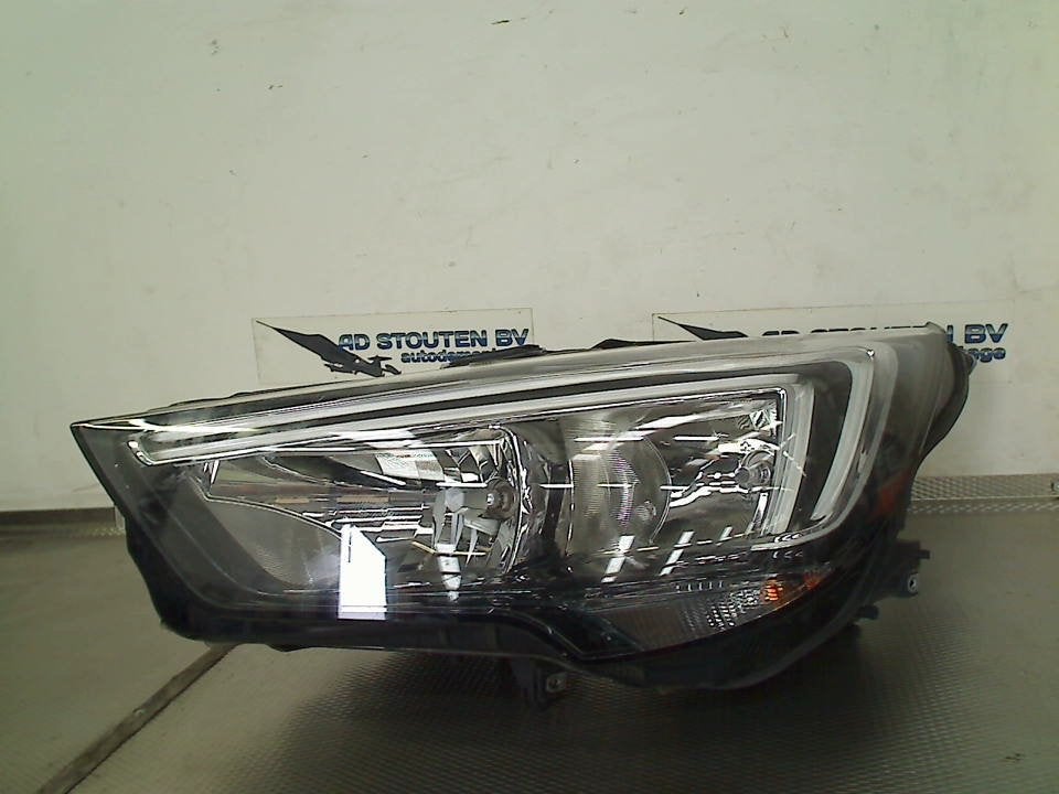 Koplamp Links Opel Crossland (X) (2017-03/..) 13467967, Gebruikt, Bahnhofsplatz, Rüsselsheim am Main 65423, , Duitsland, Opel