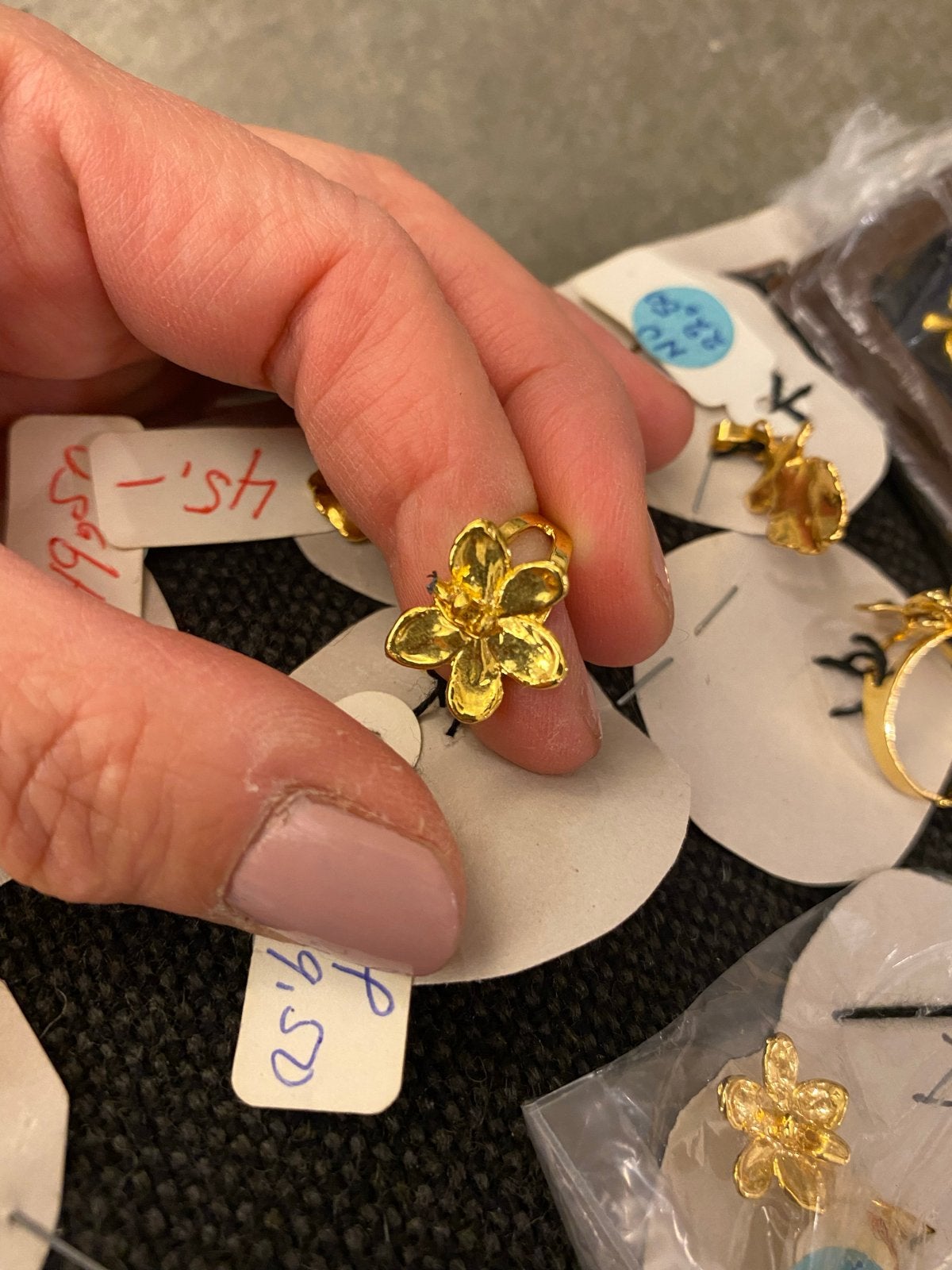 Gouden Orchidee verschillende sieraden, Sieraden, Tassen en Uiterlijk, Oorbellen, Hangers, Nieuw, Ophalen of Verzenden, Goud